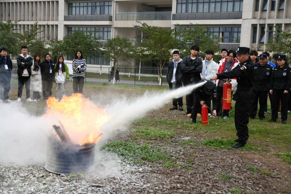 江阳城建职业学院2024年春期消防知识培训暨应急疏散演练